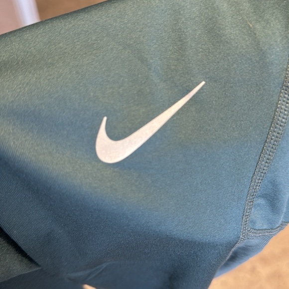 Nike Leggings with sheer mesh leg detail size XS - Picture 3 of 3